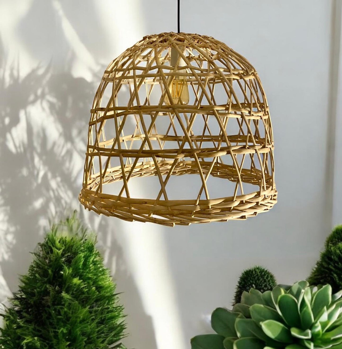 Lámpara de mimbre. 40 x 45 de Diámetro